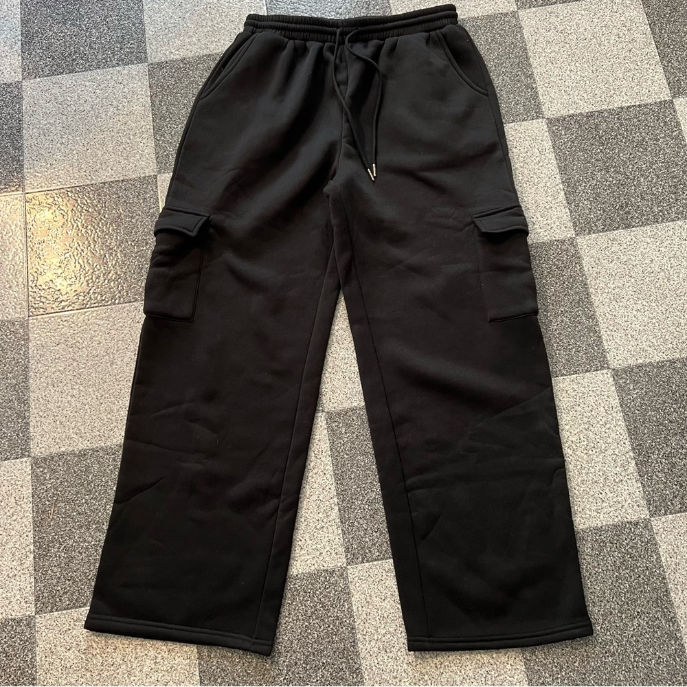 Women's Black Wide-Leg Cargo Joggers - XL - Picture 2 of 9